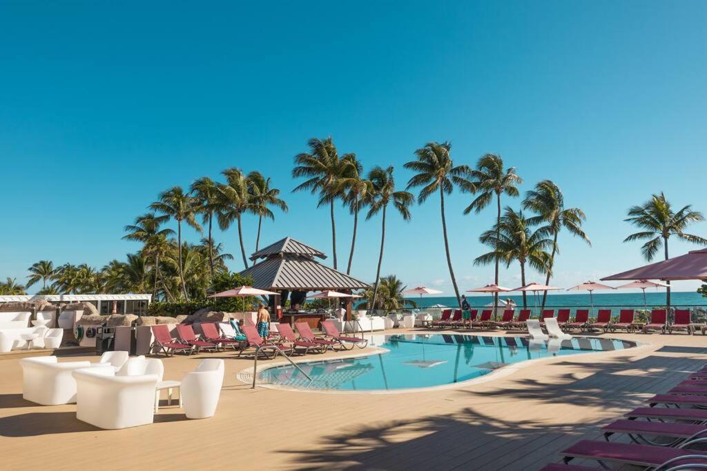 3 Bedroom Ocean-front The Alexander Apartment *