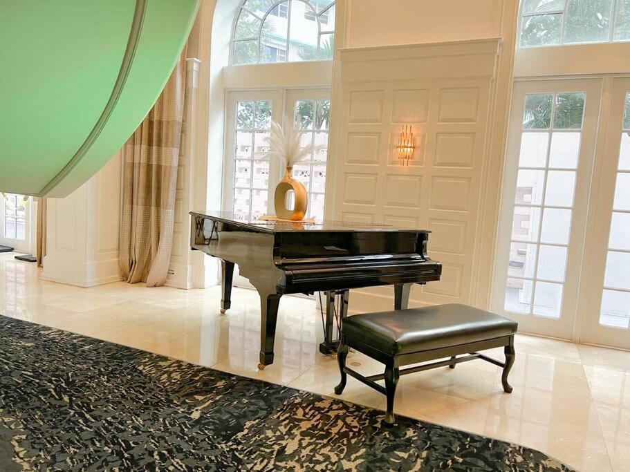 3 Bedroom Ocean-front The Alexander Apartment Miami Beach