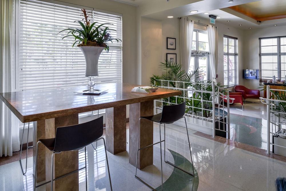 Hilton Vacation Club Crescent On South Miami Hotel 3*