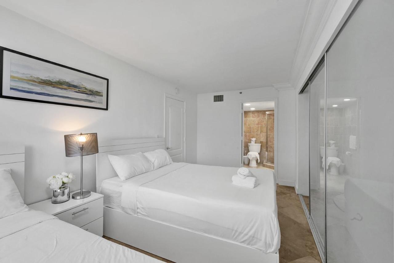 Modern Miami With Service & Pool Apartment