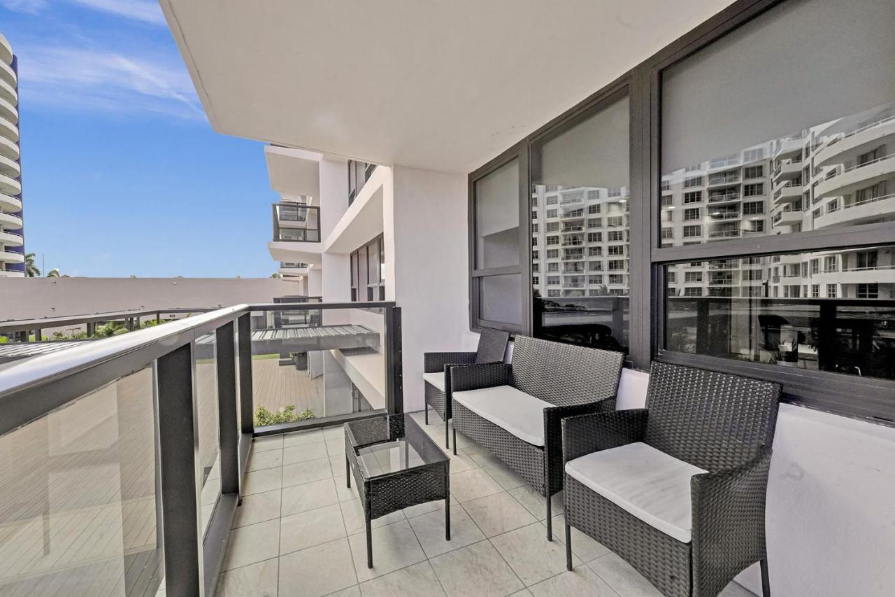 Modern Miami With Service & Pool *