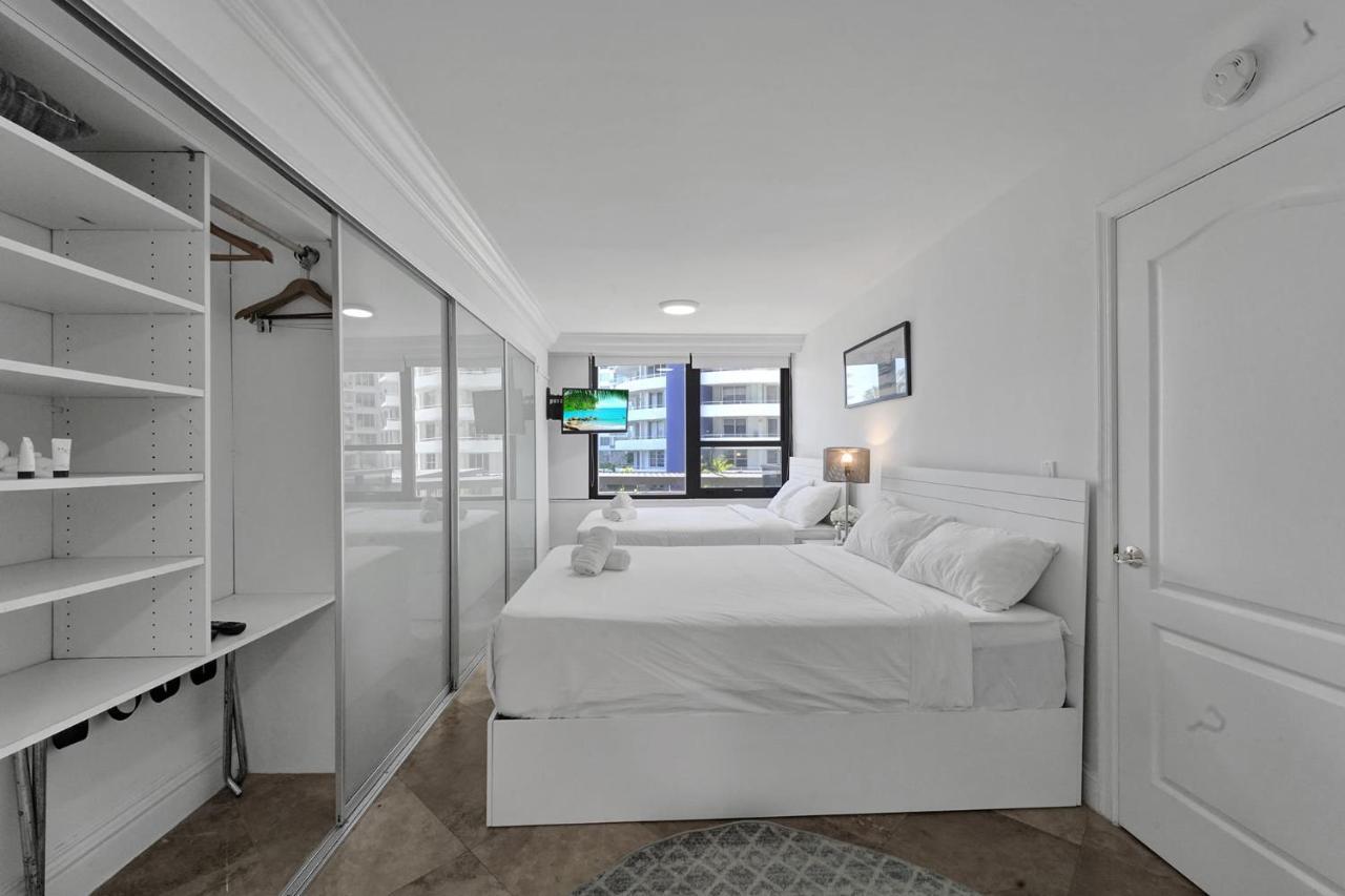 Modern Miami With Service & Pool Apartment Miami Beach