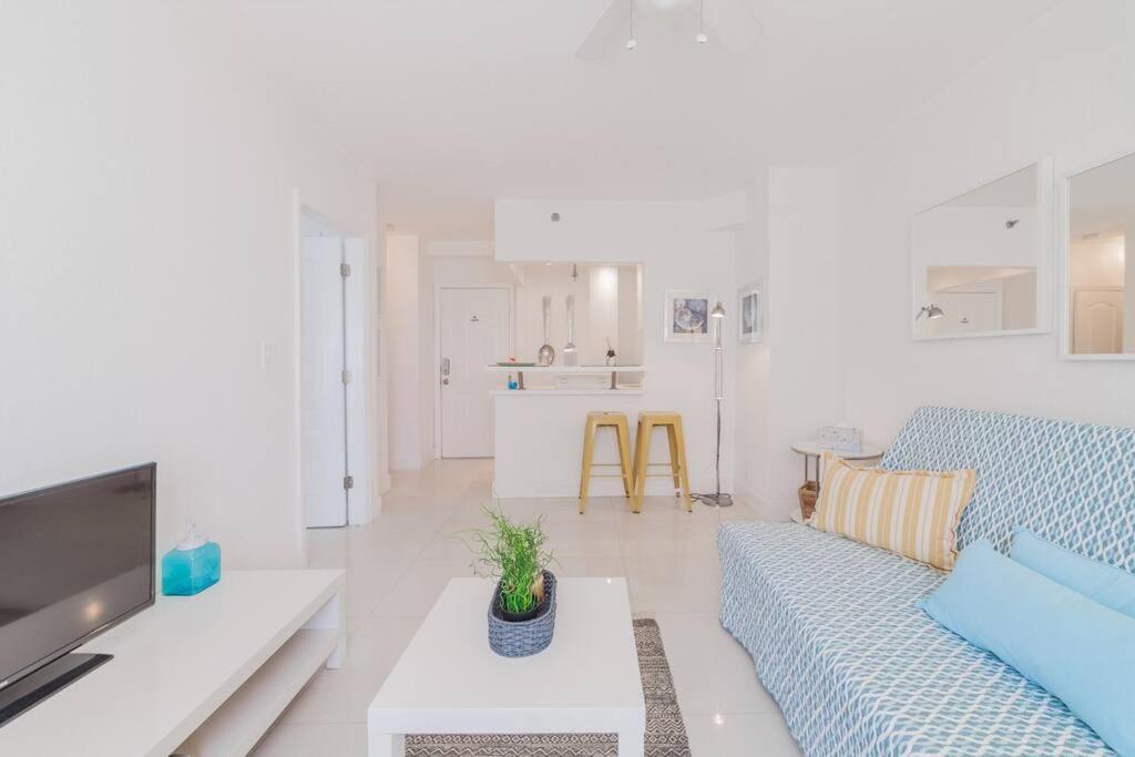 Ocean & Only 1 Minute Walk! Apartment Miami Beach