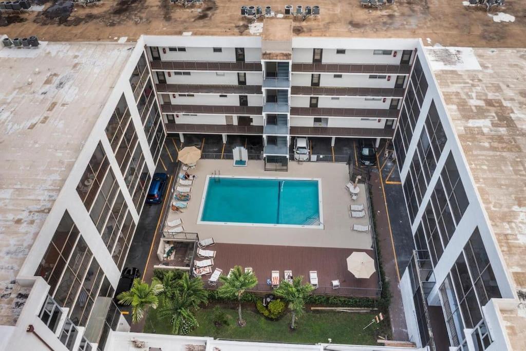 Spacious 1 Bed, 5min Walk To The Beach! * Miami Beach