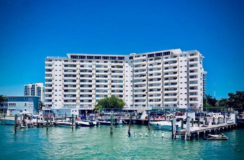 Modern Waterfront With Miami Skyline View, Free Parking 5 Mins Drive To Miami * Miami Beach