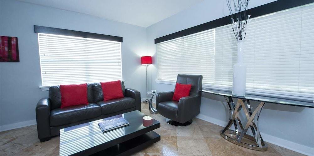 Hotel On South 3*