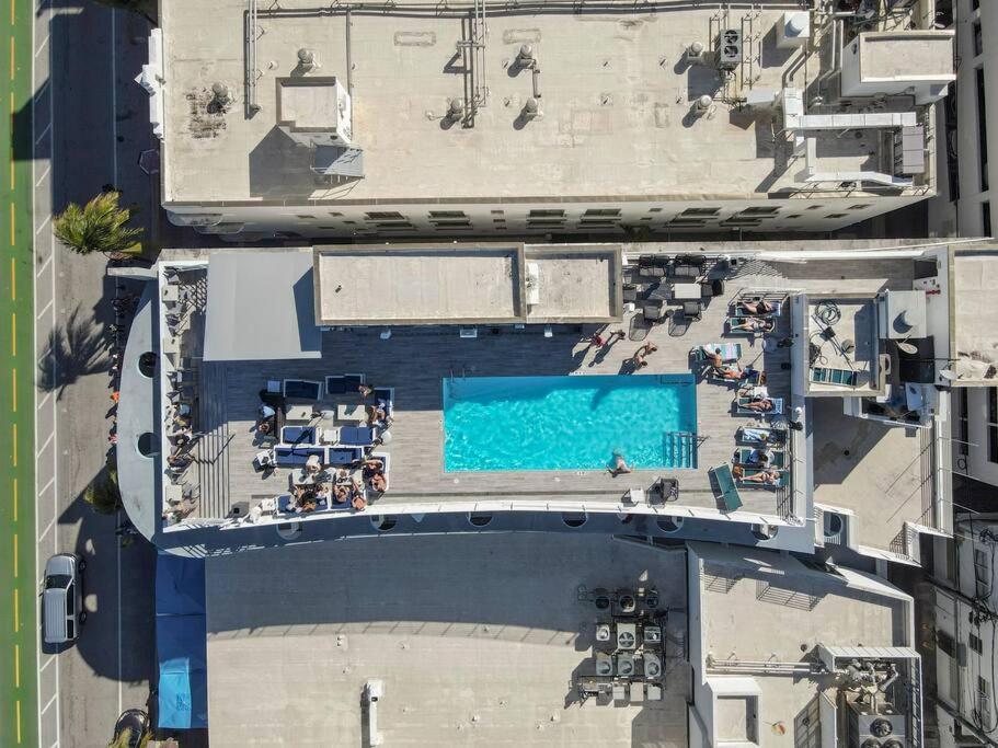 Rooftop-pool King Bed On Ocean Dr C305