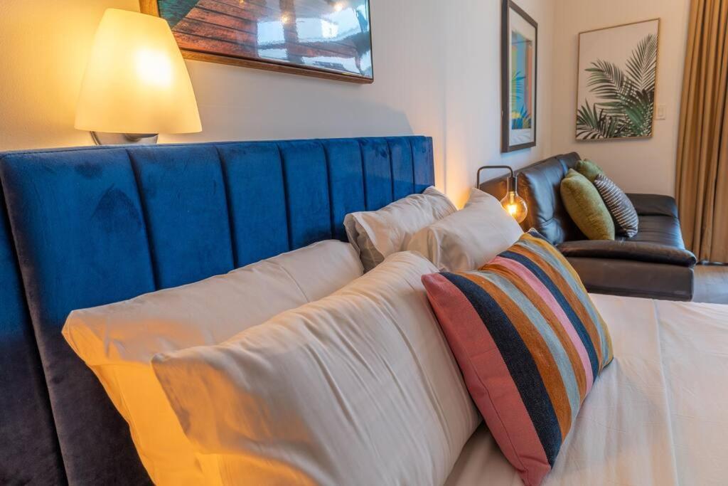 King Bed Rooftop Ocean Dr C304