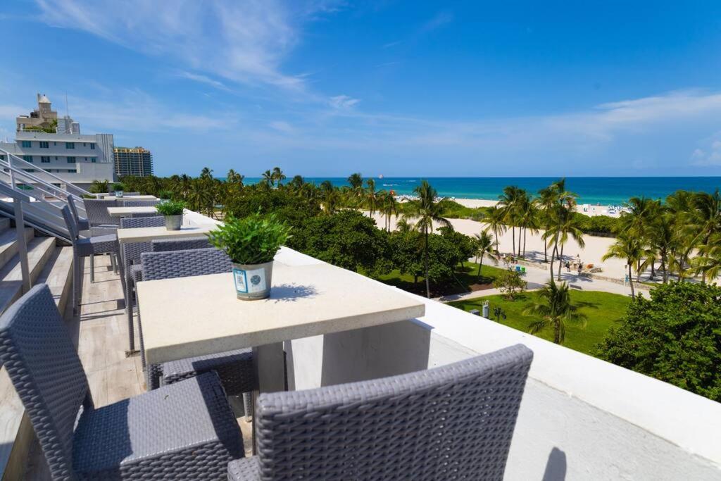 King Bed Rooftop Ocean Dr C304 Apartment