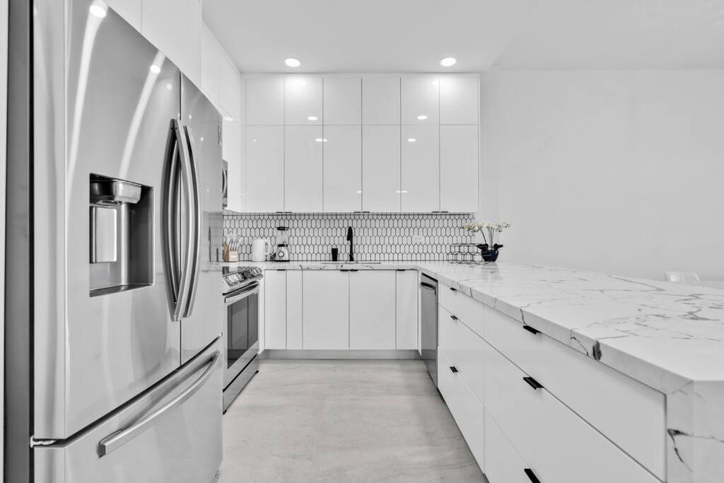 Oceanfront Luxury Penthouse 2 Bedrooms With Direct Ocean View * Miami Beach
