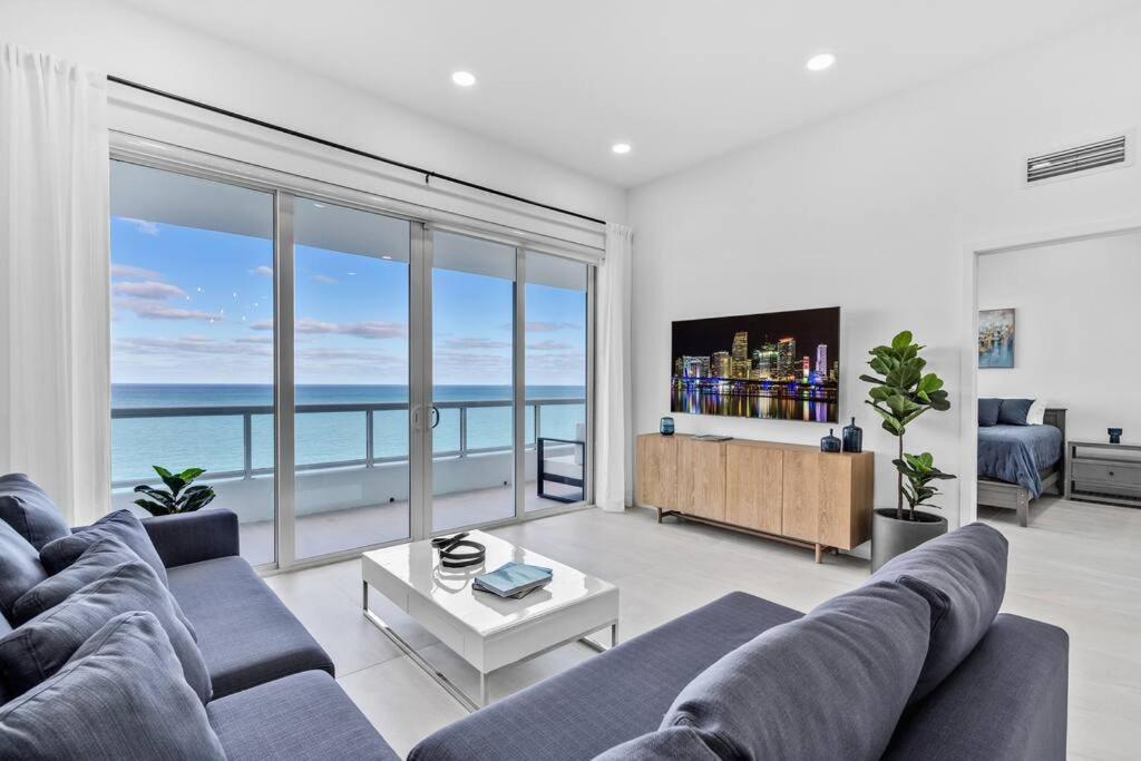 Oceanfront Luxury Penthouse 2 Bedrooms With Direct Ocean View Apartment