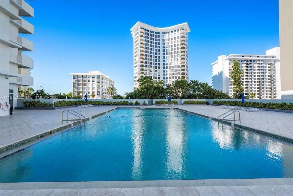 Oceanfront Luxury Penthouse 2 Bedrooms With Direct Ocean View *