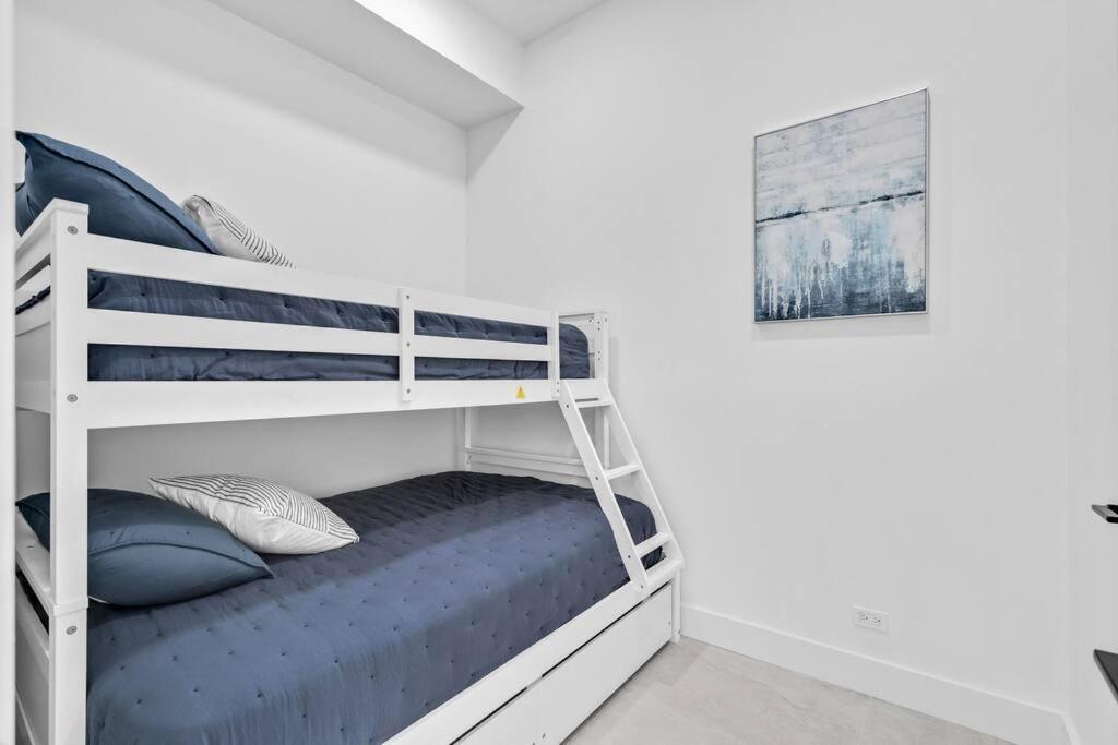 Apartment Oceanfront Luxury Penthouse 2 Bedrooms With Direct Ocean View Miami Beach