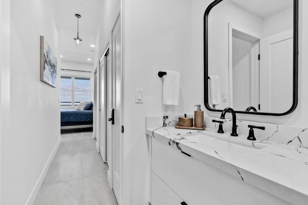 Oceanfront Luxury Penthouse 2 Bedrooms With Direct Ocean View