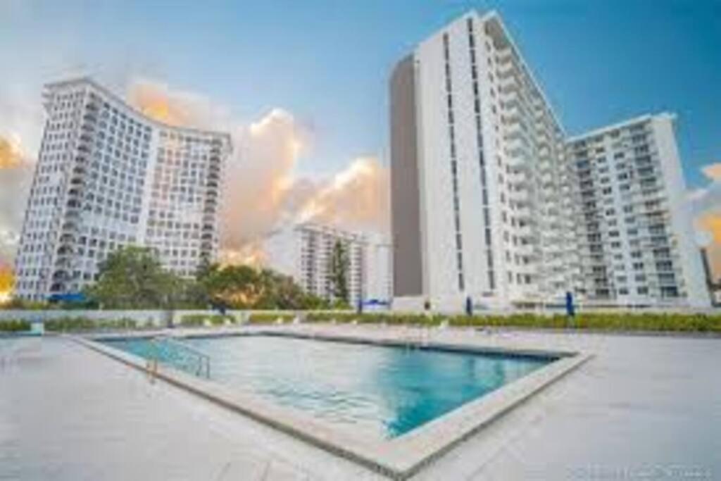 Oceanfront Luxury Penthouse 2 Bedrooms With Direct Ocean View * Miami Beach