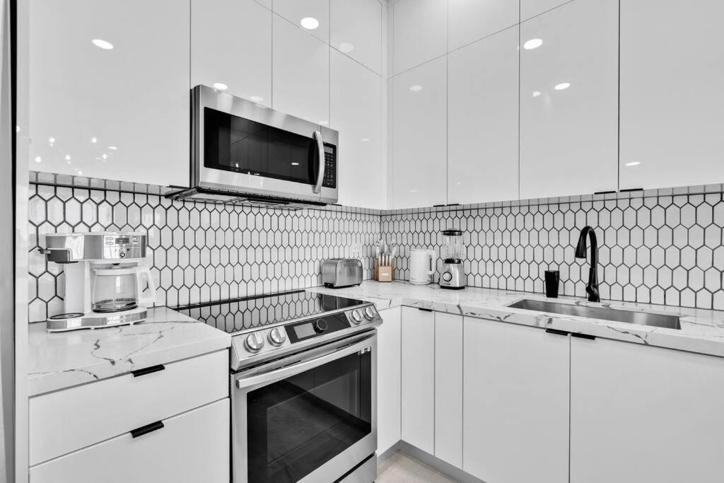 Oceanfront Luxury Penthouse 2 Bedrooms With Direct Ocean View Apartment
