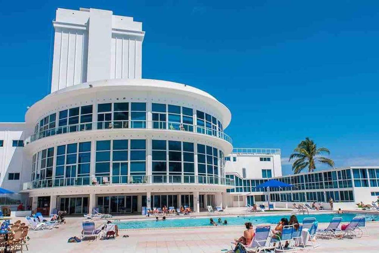 Beachfront Pool Gym Tennis Miami Beach! Apartment
