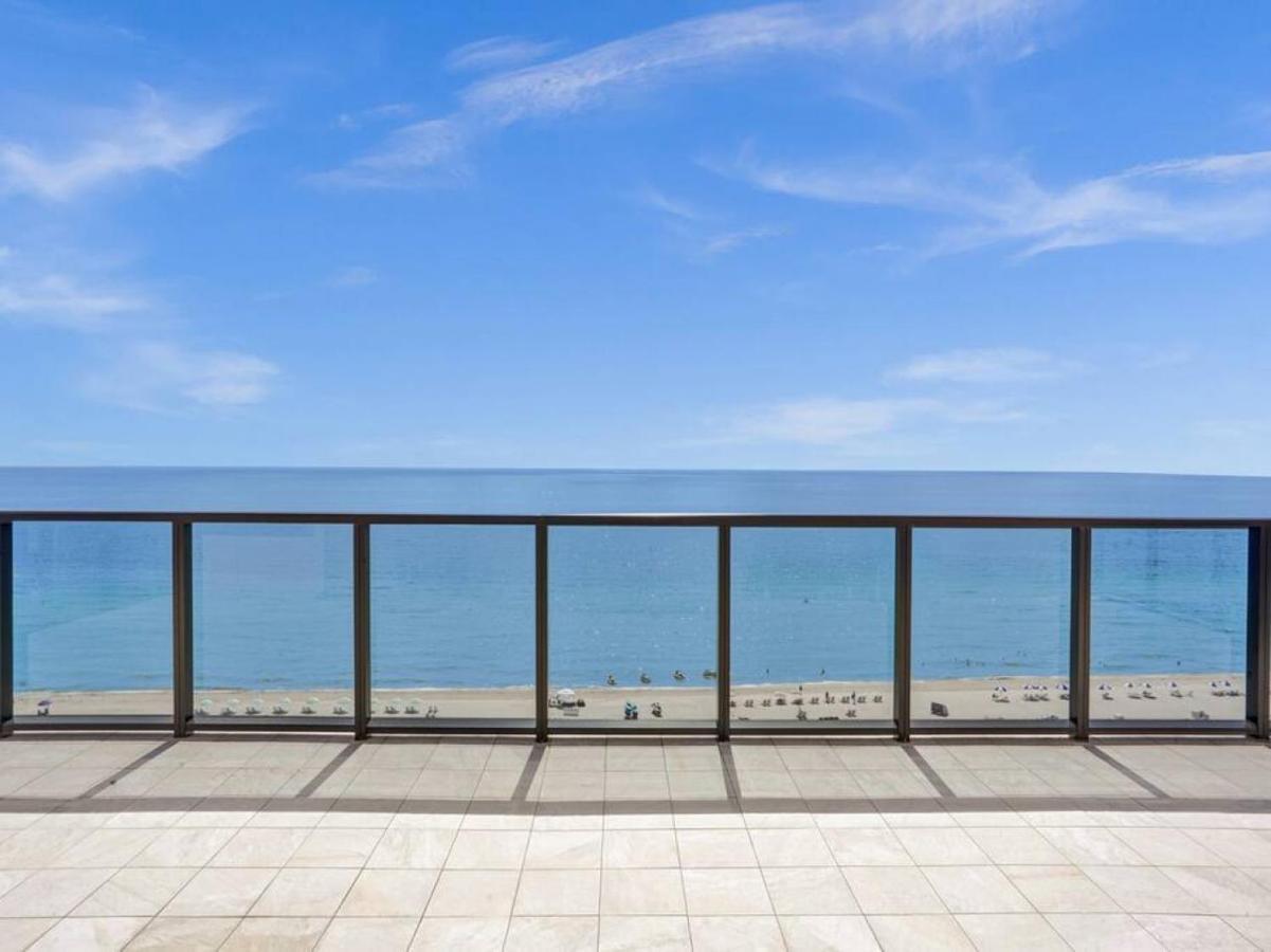 Huge Terrace Oceanfront Service 1502