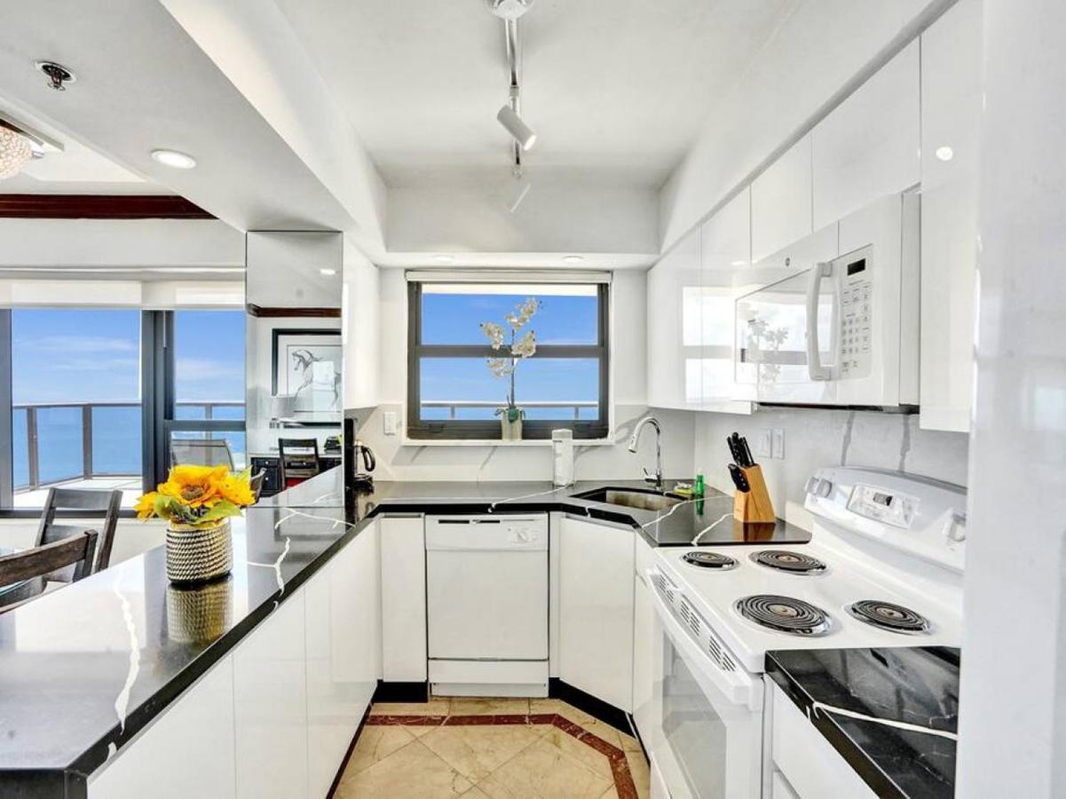 Huge Terrace Oceanfront Service 1502 Apartment Miami Beach