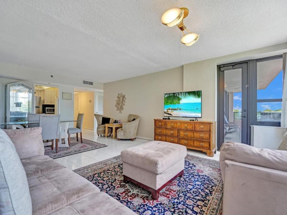 Beachfront Ocean View Beach Service 520 Apartment *