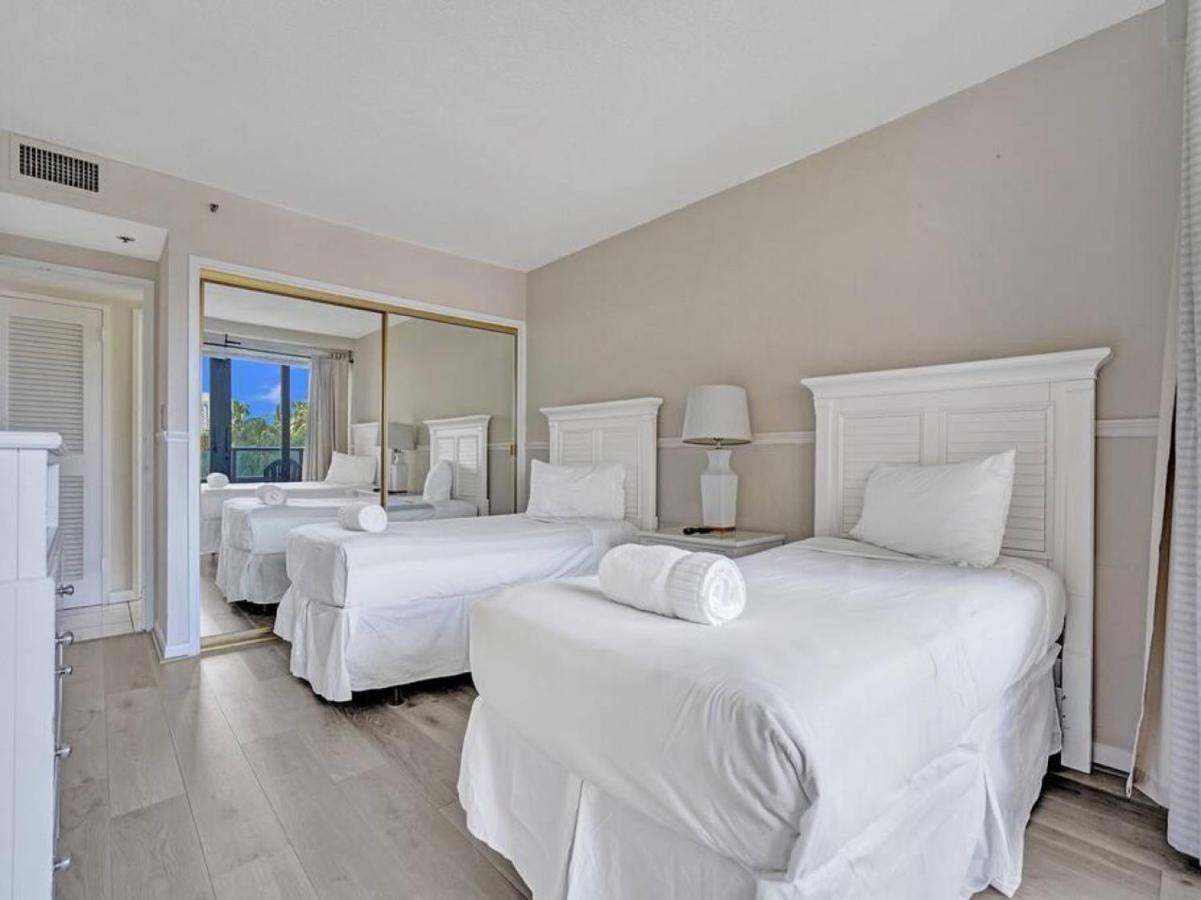 Beachfront Ocean View Beach Service 520 *