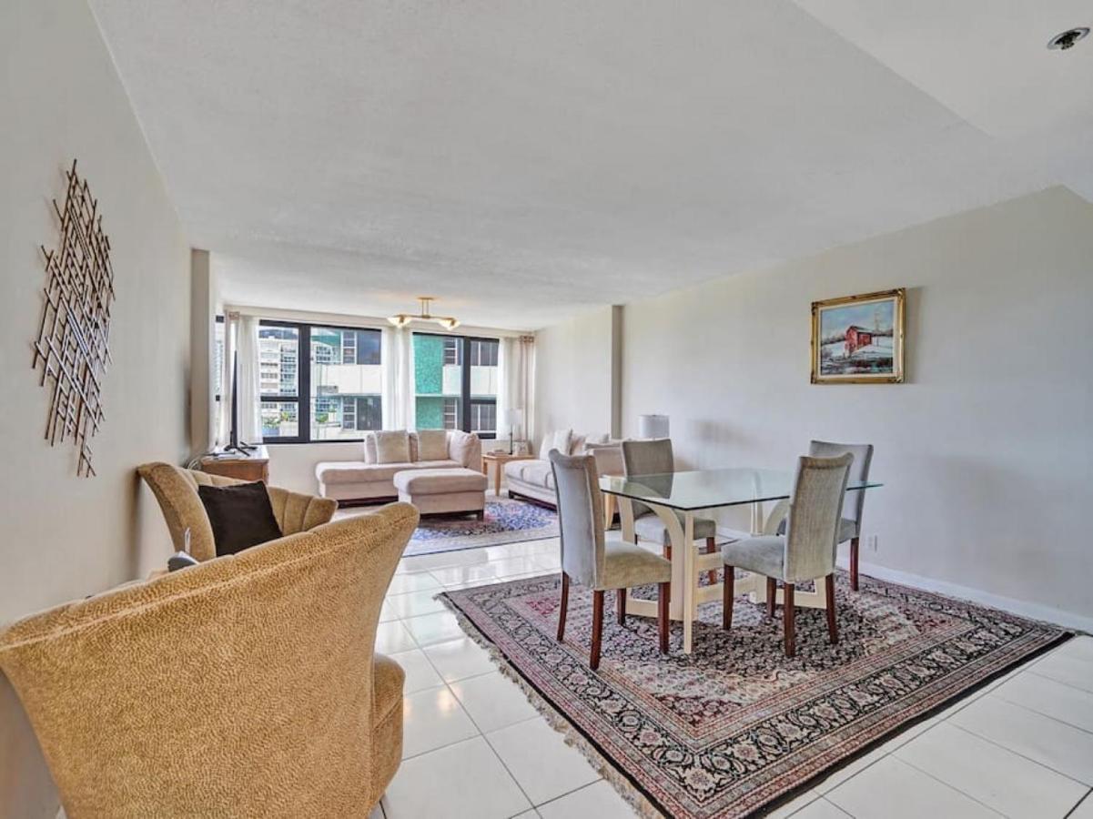 Beachfront Ocean View Beach Service 520 Apartment *