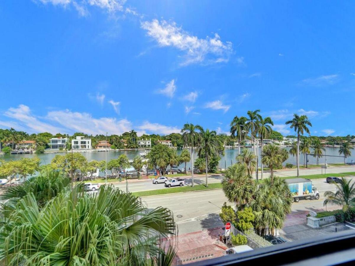 Beachfront Ocean View Beach Service 520 * Miami Beach