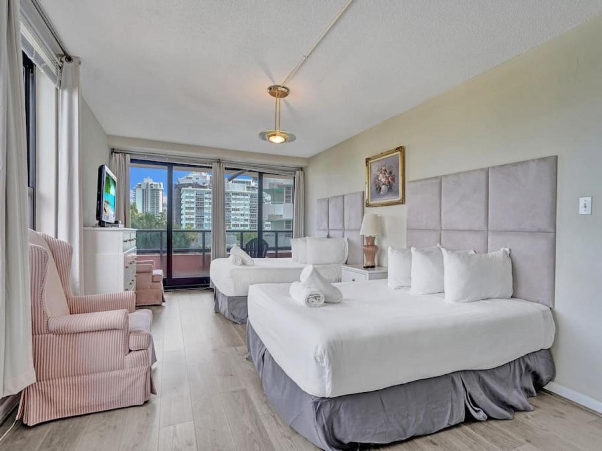 Beachfront Ocean View Beach Service 520 Miami Beach