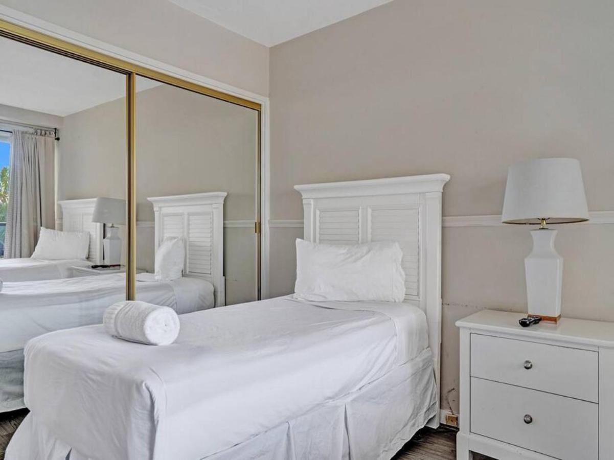 Beachfront Ocean View Beach Service 520 Apartment *