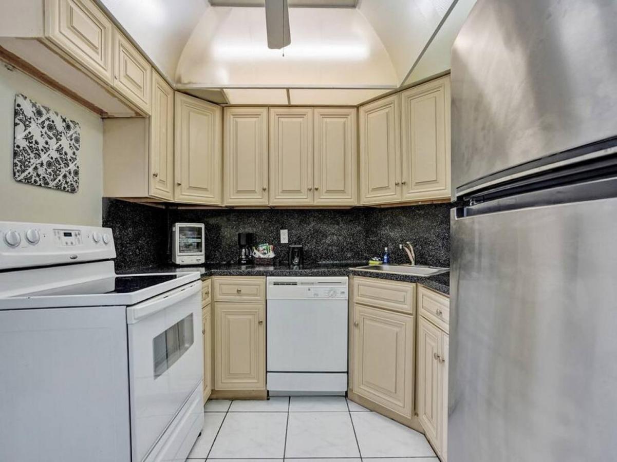 Apartment Beachfront Ocean View Beach Service 520 Miami Beach
