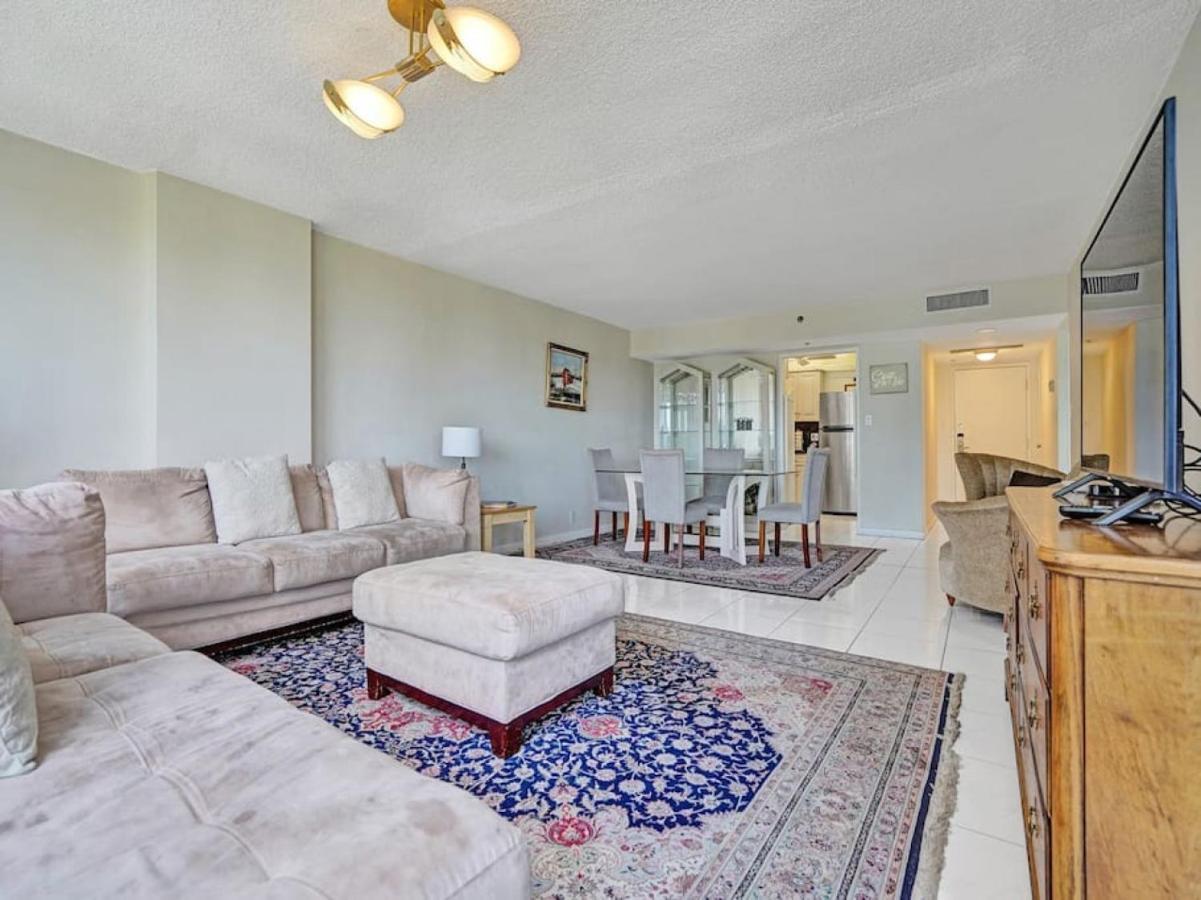 Beachfront Ocean View Beach Service 520 Apartment *