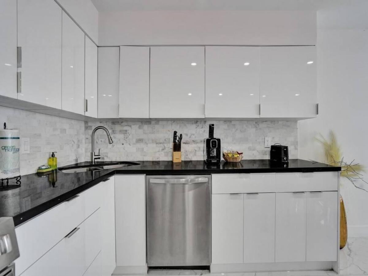 Ocean View Beachside Bliss Service 1218 Apartment Miami Beach