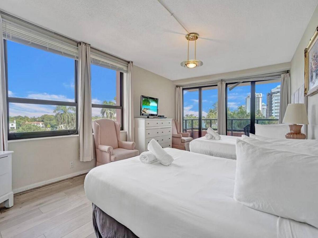 Beachfront Ocean View Beach Service 520 Miami Beach