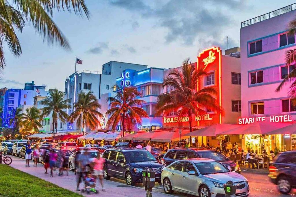 Amazing In South Beach, Ocean Drive