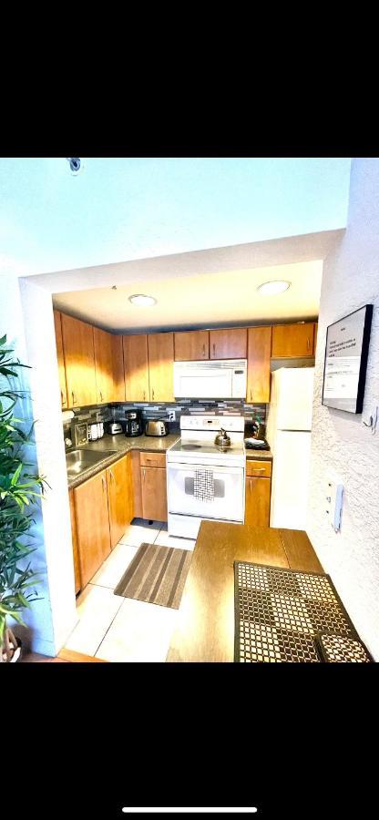 1 Bed Apt. A Block From The Apartment *