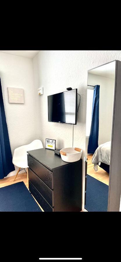 Apartment 1 Bed Apt. A Block From The