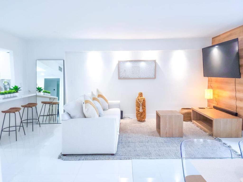 Magical 1br Beachfront Apt In South Miami Apartment