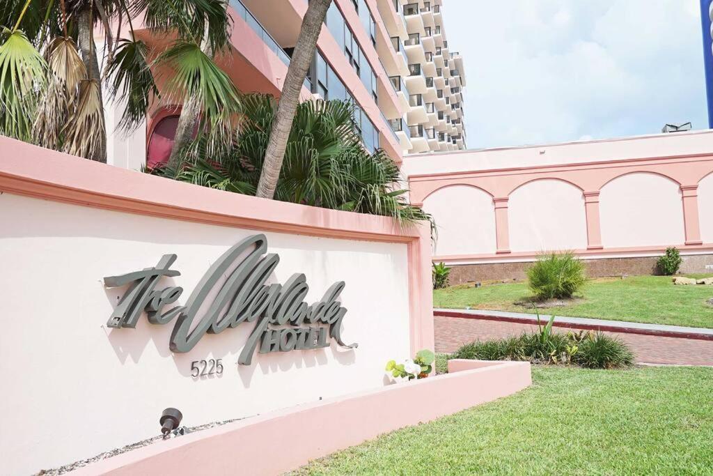2 Bedroom W Balcony & Ocean View @ The 154 *