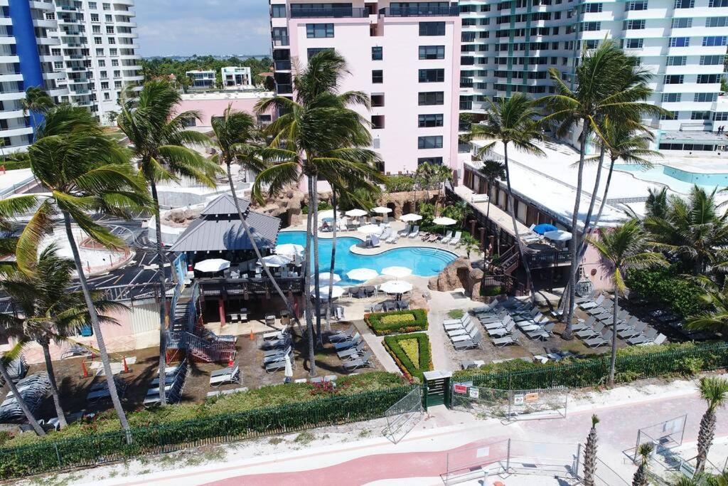 2 Bedroom W Balcony & Ocean View @ The 154 Apartment *