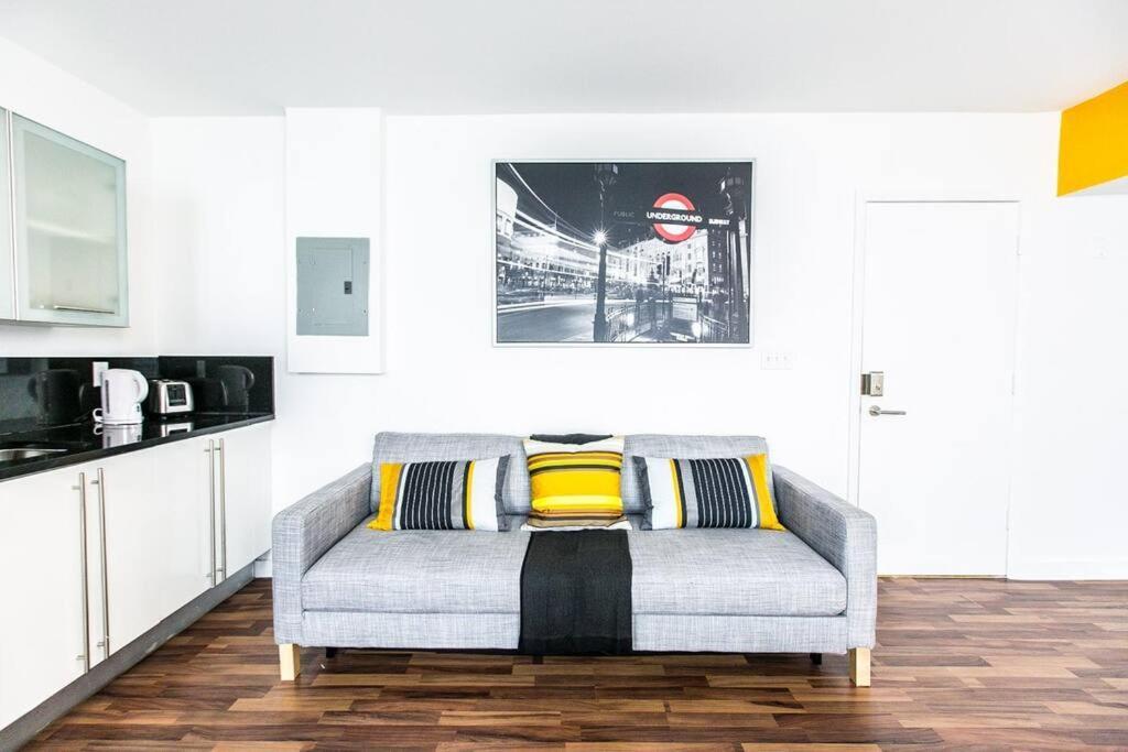 1 Bedroom 5 Minutes Walk To On Washington Ave Apartment Miami Beach