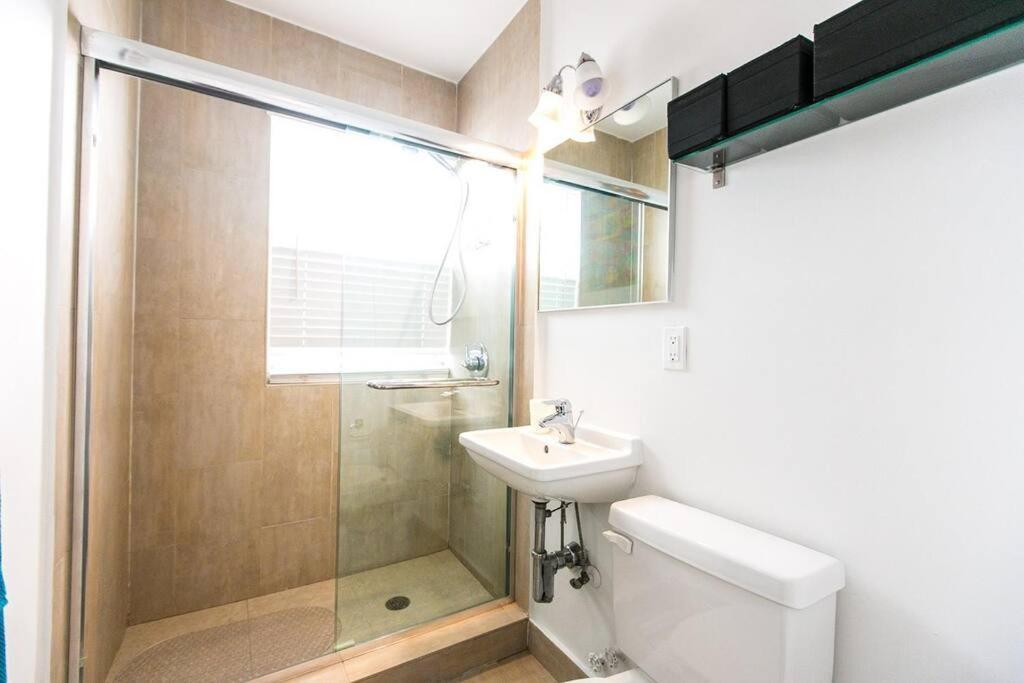 1 Bedroom 5 Minutes Walk To On Washington Ave Apartment