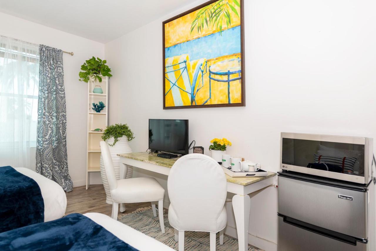 6768 Collins Miami Stays Apartment