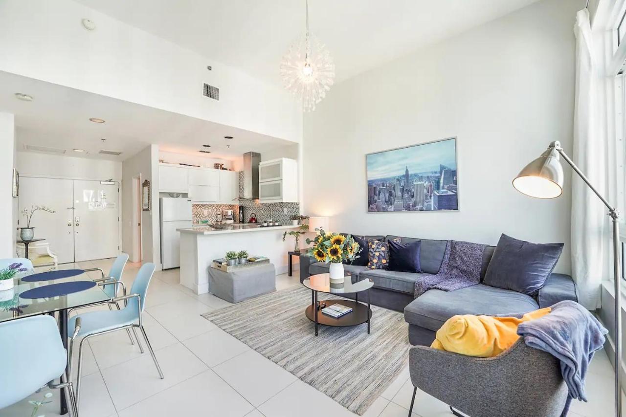 Castle Ph11 Penthouse With Balcony, Free Parking, Pool, Tennis, Access Holiday home Miami Beach
