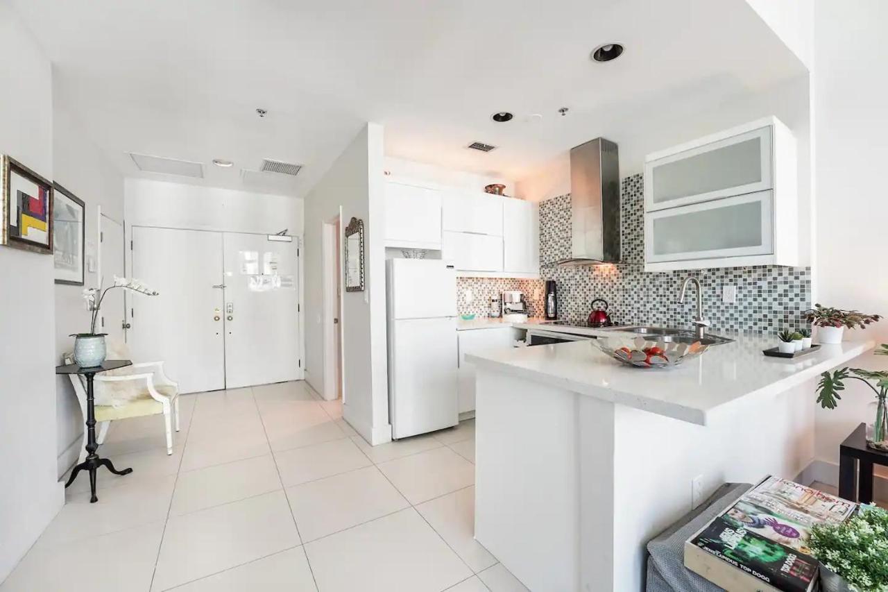 Castle Ph11 Penthouse With Balcony, Free Parking, Pool, Tennis, Access Holiday home Miami Beach