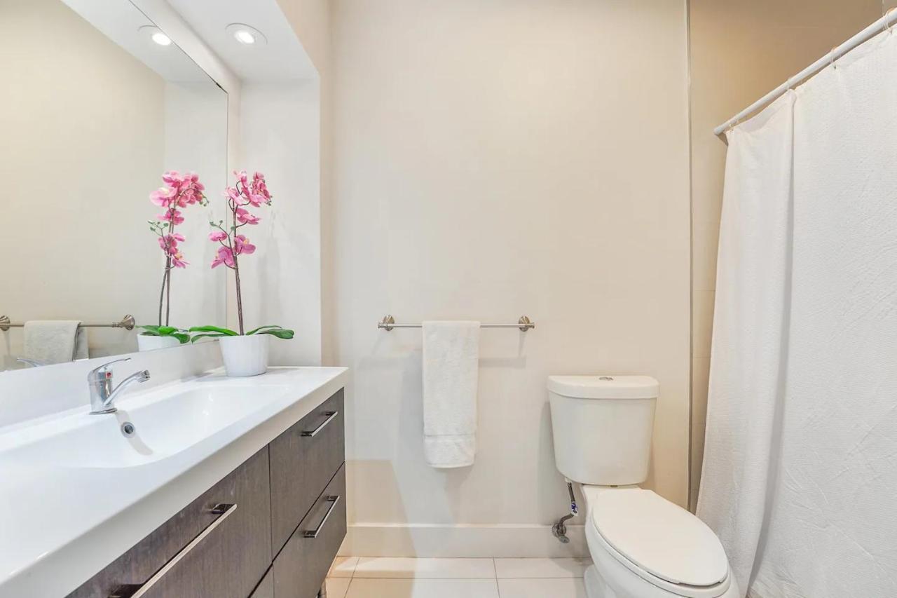 Castle Ph11 Penthouse With Balcony, Free Parking, Pool, Tennis, Access Holiday home Miami Beach