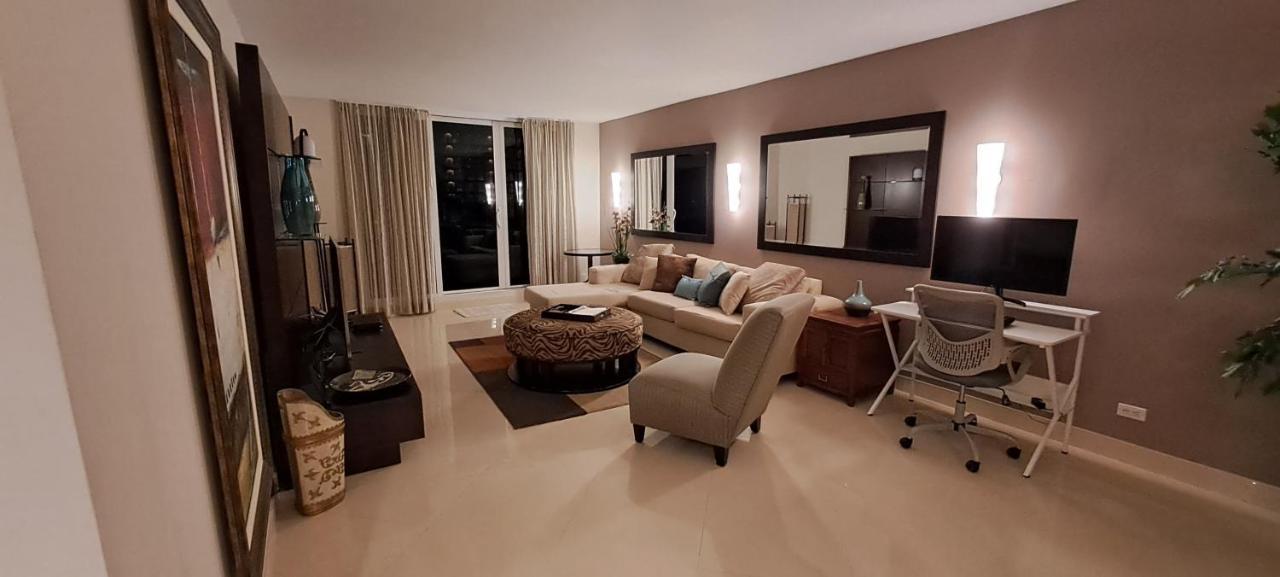 Apartment The Roney Palace #1006 - Minimum Period Of 30 Days