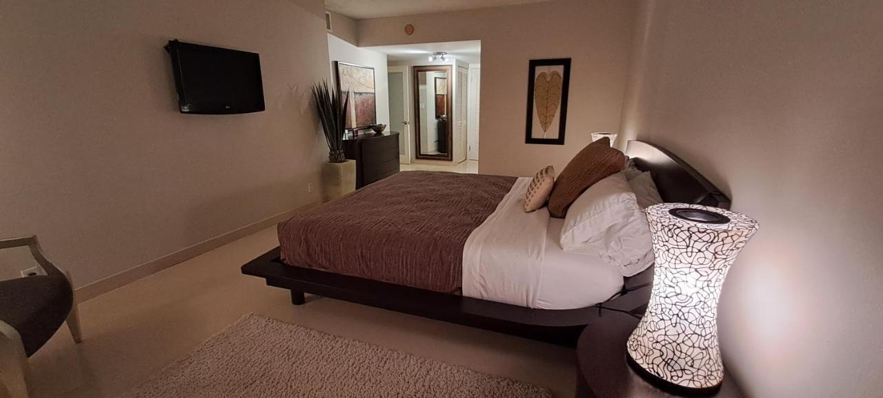 The Roney Palace #1006 - Minimum Period Of 30 Days Miami Beach