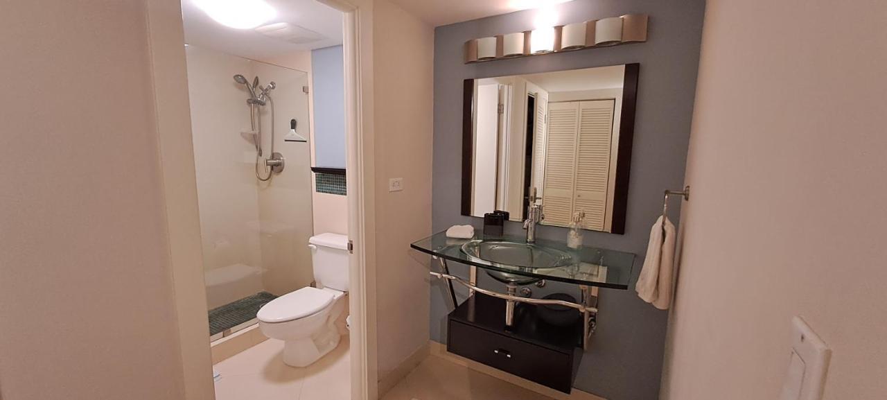 The Roney Palace #1006 - Minimum Period Of 30 Days Apartment