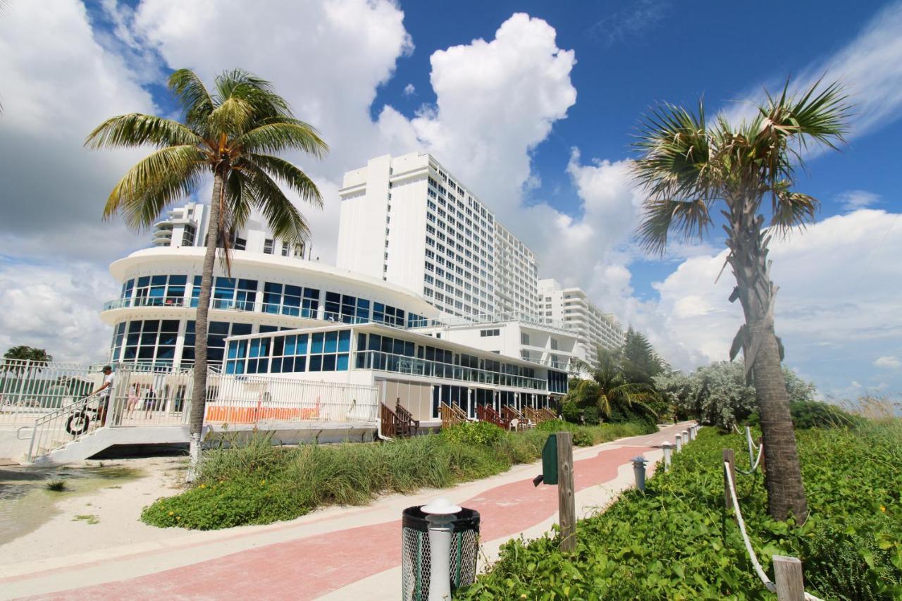 Castle 1029 Balcony With Ocean View, Pool, Tennis And Free Parking Holiday home Miami Beach