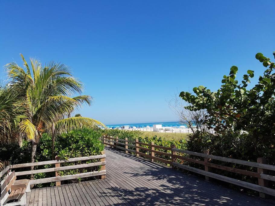 Miami Getaway 100 Yards From Apartment *